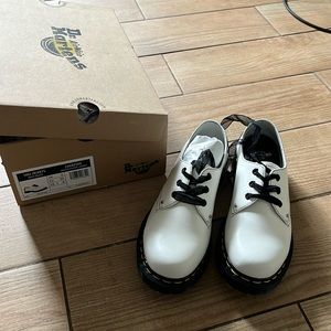 never worn white doc martens with heart details